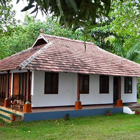 Saro Lake County Kumarakom Szoba fotó