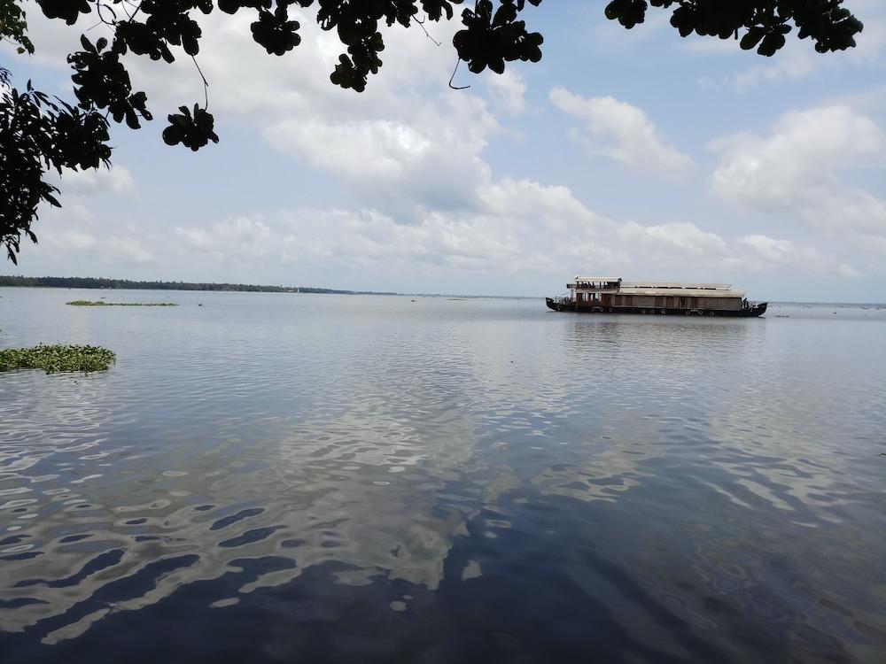 Saro Lake County Kumarakom Kültér fotó