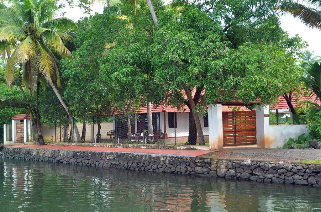Saro Lake County Kumarakom Szoba fotó