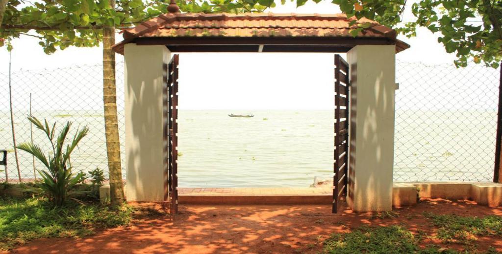 Saro Lake County Kumarakom Kültér fotó