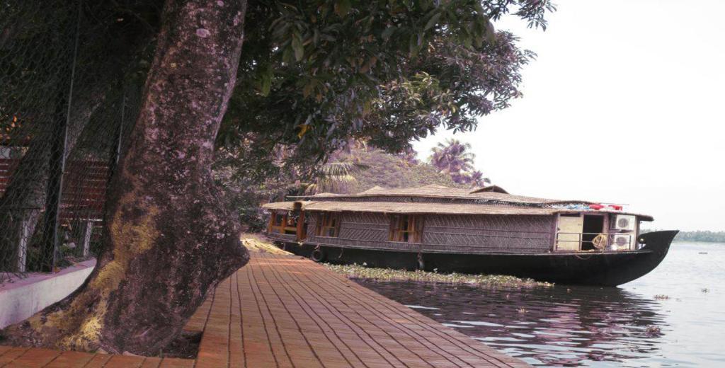 Saro Lake County Kumarakom Kültér fotó