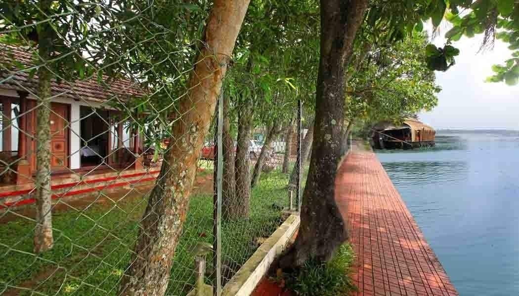 Saro Lake County Kumarakom Kültér fotó